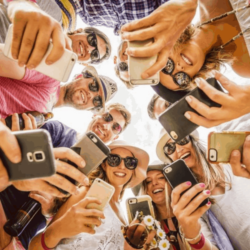 9 adolescents heureux